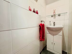 Downstairs wc- click for photo gallery